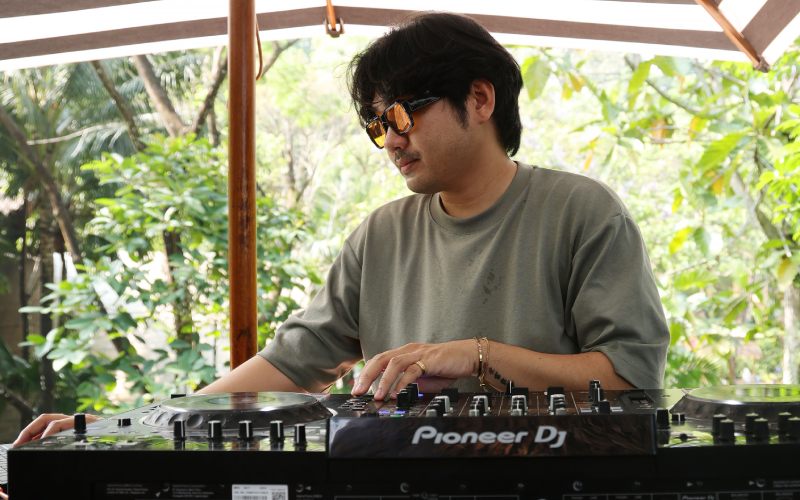 DJ beats and dinner at Three Monkeys